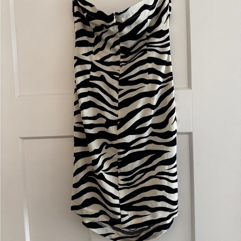 Chic Zebra Print Strapless Dress